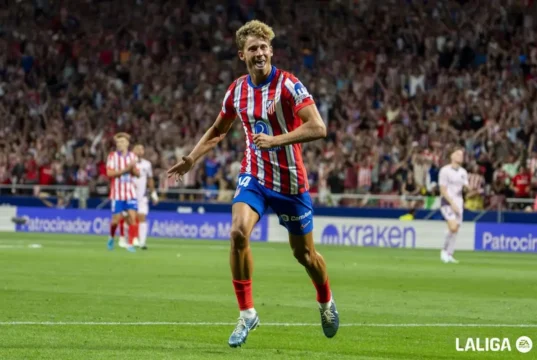 Marcos Llorente celebra un gol con el Atlético de Madrid en LaLiga EA Sports