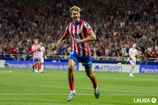 Marcos Llorente celebra un gol con el Atlético de Madrid en LaLiga EA Sports