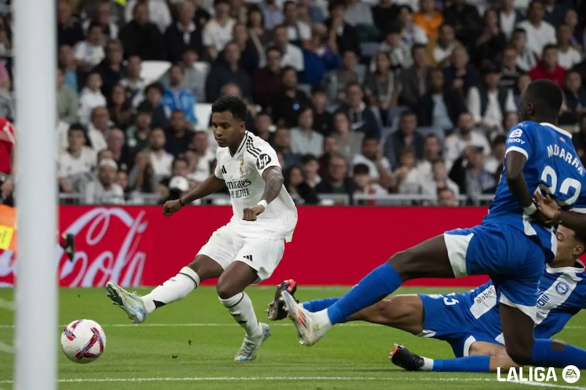 Rodrygo celebra un gol con el Real Madrid para LaLiga EA Sports