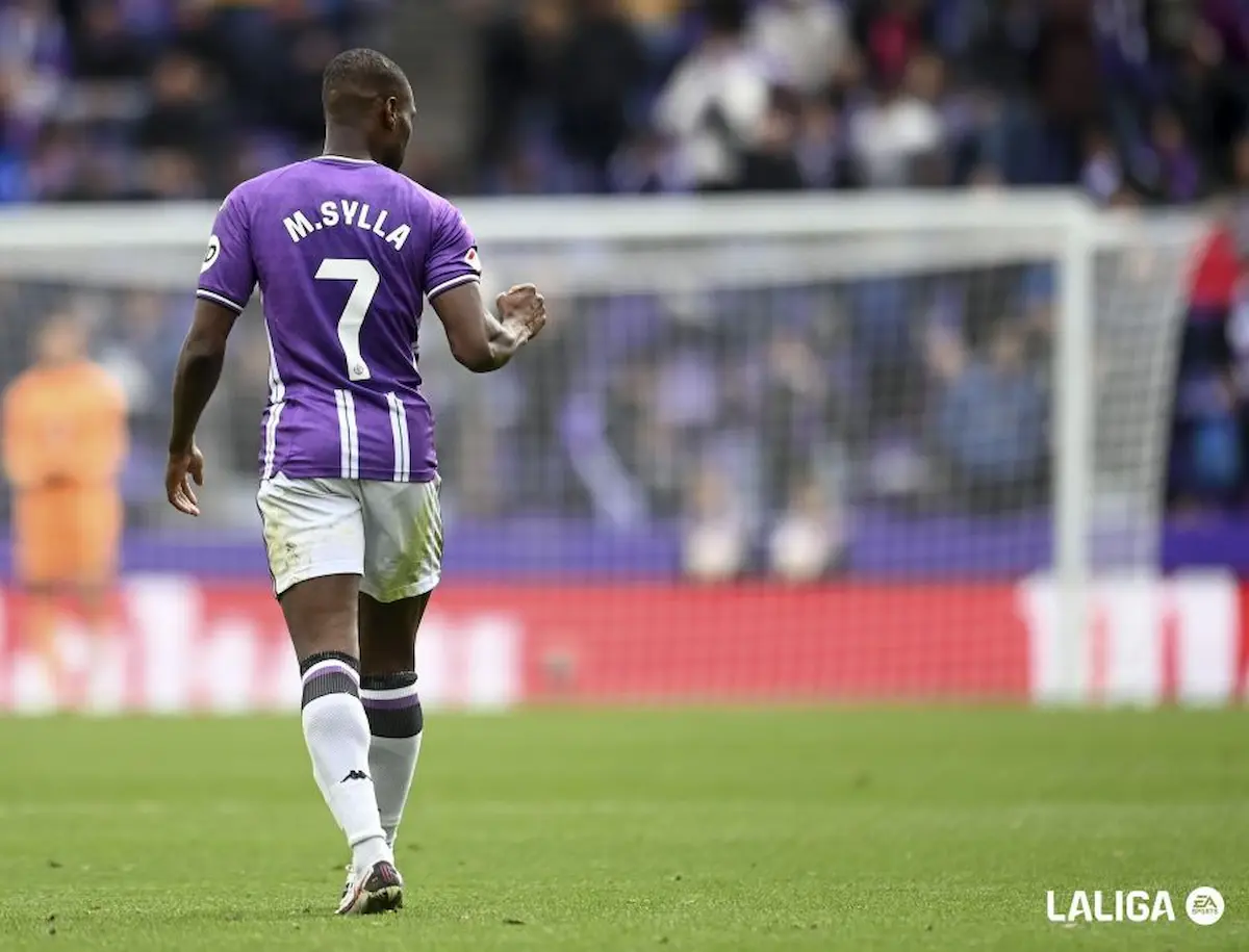 Sylla celebra un gol con el Real Valladolid en LaLiga EA Sports