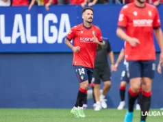 Rubén García celebra un gol con Osasuna en LaLiga EA Sports
