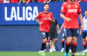 Rubén García celebra un gol con Osasuna en LaLiga EA Sports