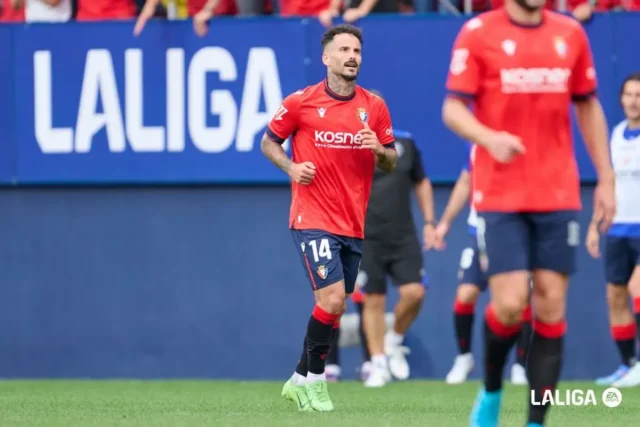 Rubén García celebra un gol con Osasuna en LaLiga EA Sports