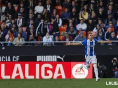 Joan Jordán celebra un gol con el Deportivo Alavés
