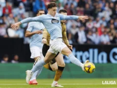 Pablo Durán controla un balón en un duelo de LaLiga EA Sports con el Celta de Vigo