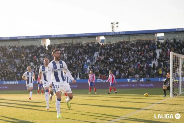 Matija Nastasic celebra un gol con el Leganés en LaLiga EA Sports