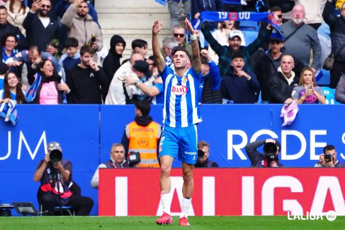 Roberto celebra un gol con el Espanyol