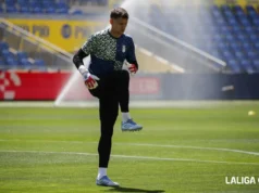Dinko Horkas, ejercitándose en la previa de una jornada de LaLiga EA Sports