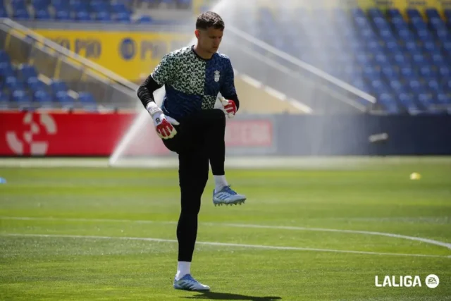 Dinko Horkas Las Palmas Dinko Horkas, ejercitándose en la previa de una jornada de LaLiga EA Sports