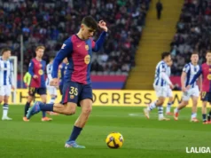 Gerard Martín controla un balón en un partido de LaLiga EA Sports