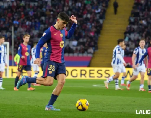 Gerard Martín controla un balón en un partido de LaLiga EA Sports