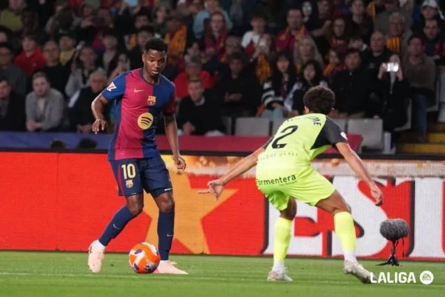 Ansu Fati Ansu Fati controla un balón en un choque de Liga frente al RCD Mallorca