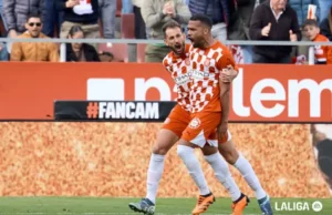 Stuani y Yangel Herrera celebran un gol con el Girona en LaLiga