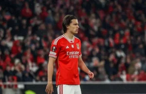 Álvaro Carreras, en un encuentro con el Benfica
