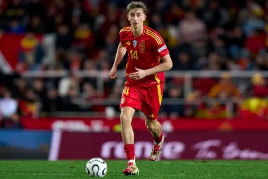 Huijsen, en un partido de la Selección Española