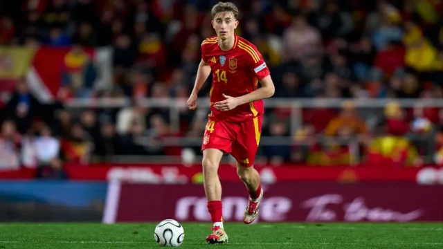 Huijsen, en un partido de la Selección Española