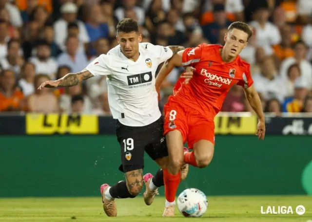 Dani Raba y Beñat Turrientes Dani Raba y Beñat Turrientes en un Valencia - Real Sociedad