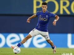 Ilyas Chaira durante un partido con el Real Oviedo temporada 25/26