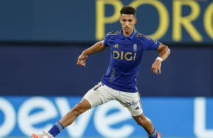 Ilyas Chaira durante un partido con el Real Oviedo temporada 25/26