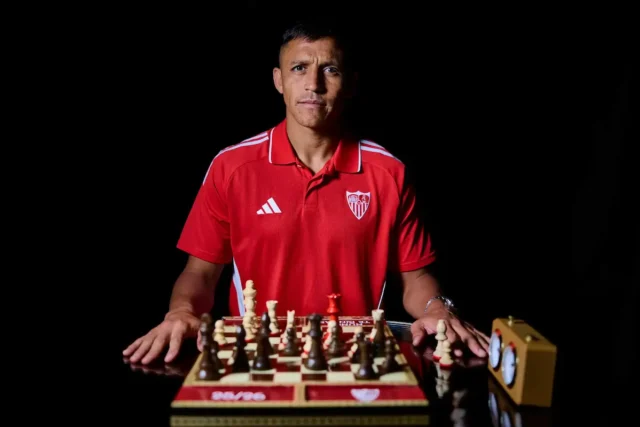 Alexis Sánchez Sevilla Alexis Sánchez, presentado como nuevo jugador del Sevilla