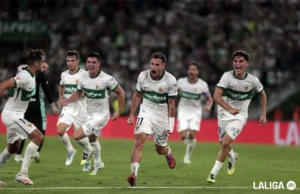 Germán Valera celebra un gol con el Elche CF