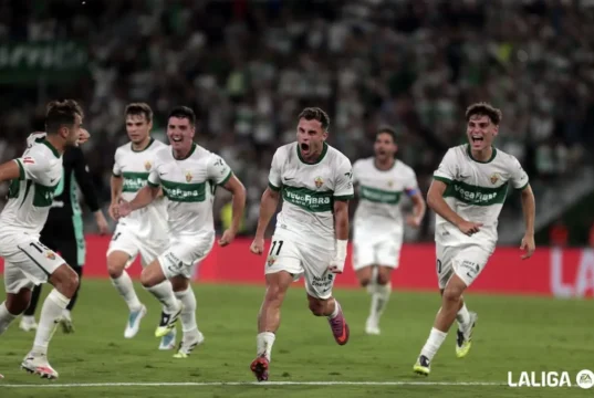 Germán Valera celebra un gol con el Elche CF