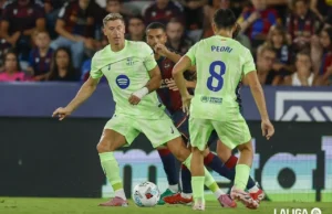 Lewandowski recibe un pase de Pedri en el Levante - Barça 25/26