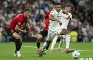 Kumbulla persigue a Mbappé durante un Real Madrid - Mallorca