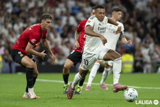 Kumbulla persigue a Mbappé durante un Real Madrid - Mallorca