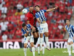 Muriqi, baja de última hora en la Copa del Rey Víctor Parada pugna por un balón con Muriqi en el Mallorca - Alavés de la temporada 25 26