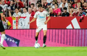 Juanlu con el Sevilla en la temporada 25 26