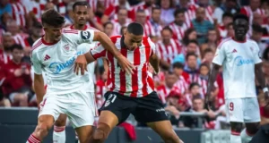 Maroan Sannadi pugna por un balón con Kike Salas en el Athletic Sevilla de la temporada fantasy 25 26