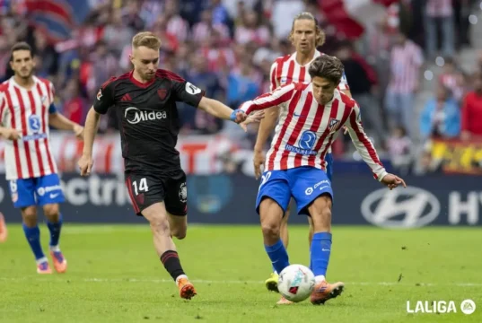 Peque y Giuliano Simeone en el Atlético de Madrid - Sevilla de la temporada fantasy 25 26