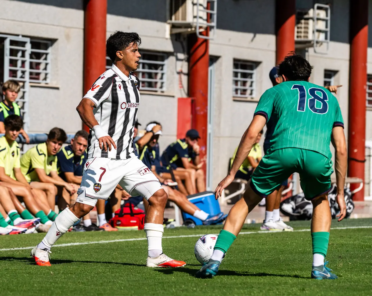Roguer Brugué Brugui Levante Fantasy 26 27