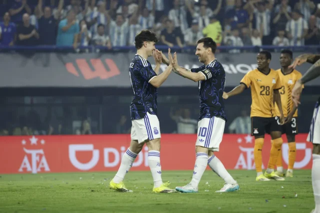 Messi y Julián Álvarez con Argentina Messi y Julián Álvarez Argentina