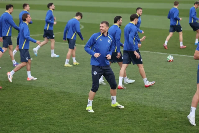 Dzeko entrenamiento Bosnia y Herzegovina Mundial 2026 Dzeko entrenamiento Bosnia y Herzegovina Mundial 2026
