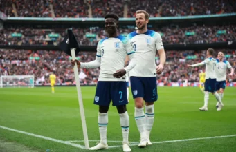 Bukayo Saka sigue con molestias. ¿Volverá a ser suplente ante Ghana? Bukayo Saka Harry Kane Inglaterra Fantasy