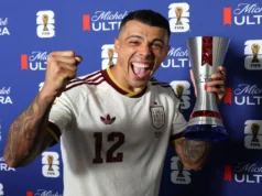Pedro Porro pasa pruebas por una sobrecarga. ¿Disponible en la final? Pedro Porro celebra con el MVP de las semifinales