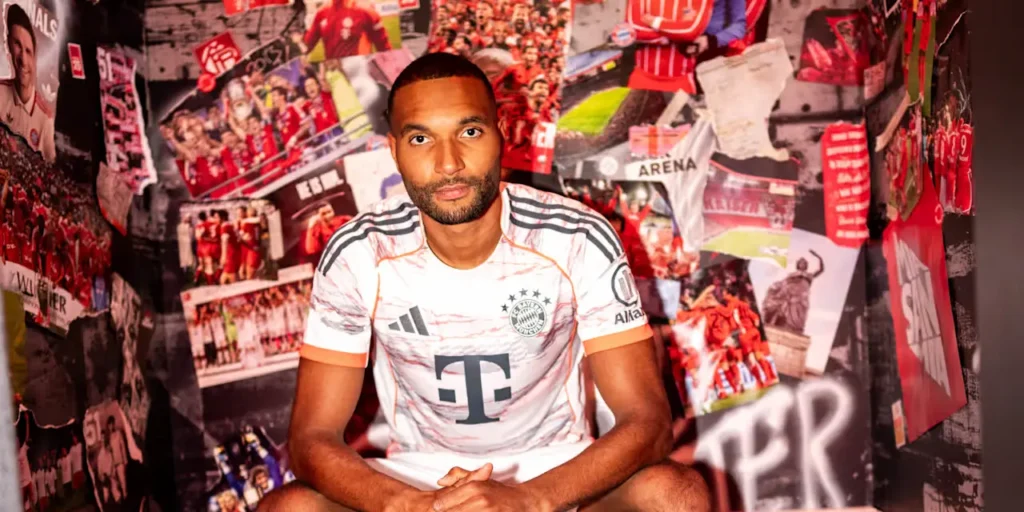 Jonathan Tah posa con los colores del Bayern Múnich