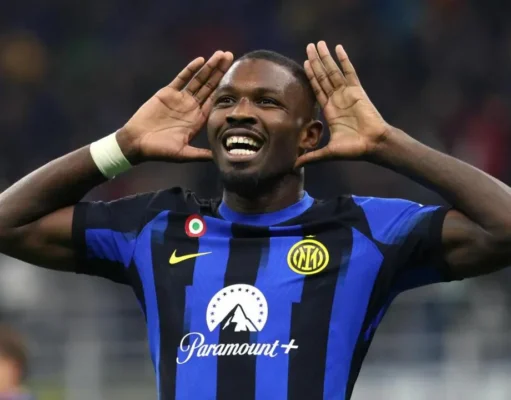 Thuram supera sus molestias y vuelve a ser opción para el Inter Marcus Thuram celebra un gol con el Inter de Milán
