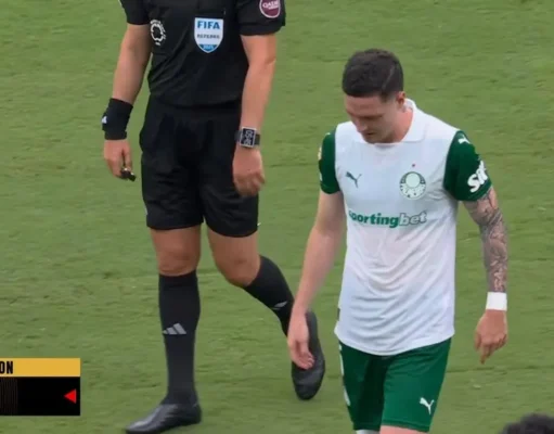 Aníbal Moreno, tocado en el partido de Palmeiras