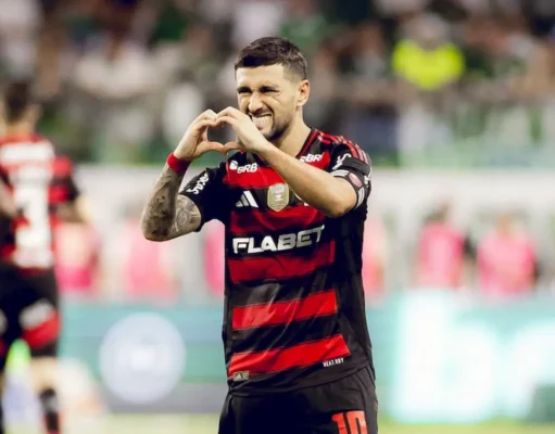 De Arrascaeta celebra un gol con Flamengo
