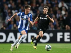 Martim Fernades controla un balón con el Oporto