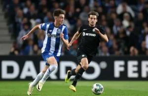 Martim Fernades controla un balón con el Oporto