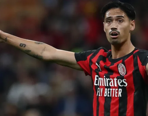 Tijjani Reijnders, en un encuentro con el Milan